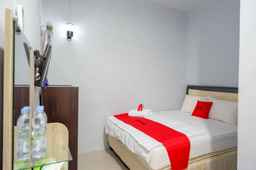 RedDoorz @ Hotel Grand Aulia Majene, THB 496.68