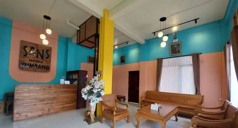 로비 2 Sans Hotel Kumbang Yogyakarta by RedDoorz