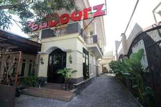 Exterior 4 RedDoorz Plus near STIE YKPN