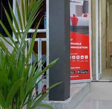 Lobi 2 RedDoorz near RSUD Kota Luwuk