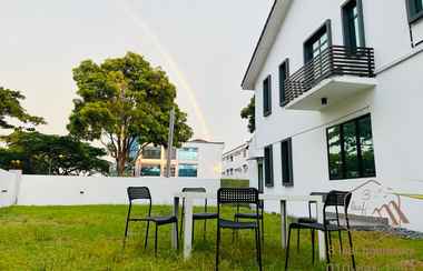 Lainnya 2 Kulai Lagenda Putra Corner House near Airport JPO