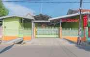 Exterior 5 RedDoorz near Kejaksan Station Cirebon 2