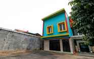 Exterior 3 RedDoorz Plus Near Halim Perdanakusuma 2