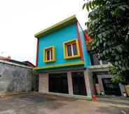 Exterior 3 RedDoorz Plus Near Halim Perdanakusuma 2