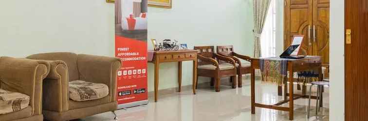 Lobby RedDoorz Syariah near Grand Kota Bintang