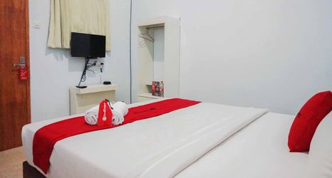 Others 2 RedDoorz near Velodrome Malang 2