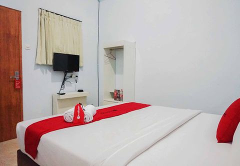 Others RedDoorz near Velodrome Malang 2