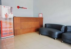 Lobby 2 RedDoorz near Velodrome Malang 2
