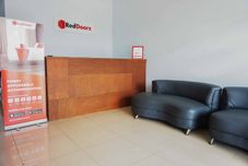 Lobby RedDoorz near Velodrome Malang 2