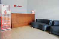 Lobby RedDoorz near Velodrome Malang 2