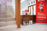 Lobby RedDoorz @ Jalan Danau Limboto