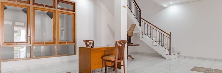 大廳 RedDoorz Plus near Universitas Maranatha Bandung 2