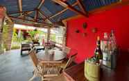 Bar, Kafe, dan Lounge 2 Pondok Sahang Cottages