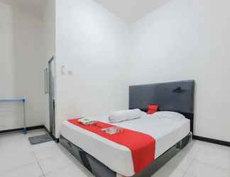 Bedroom 2 RedDoorz @ Permana Homestay near Supadio Airport Pontianak