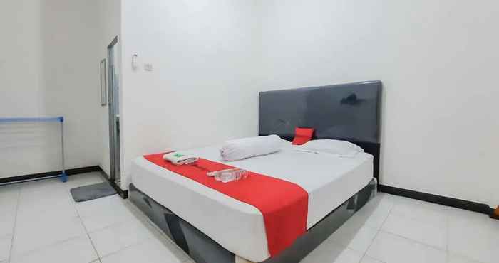 Bedroom RedDoorz @ Permana Homestay near Supadio Airport Pontianak