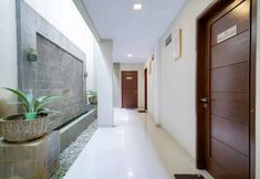 อื่นๆ 7 Urbanview Hotel Syariah Ratu Kuring Gisting by RedDoorz