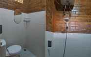 Toilet Kamar 6 Umma Syariah Homestay