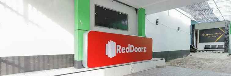 Lobby RedDoorz near Mayapada Hospital Surabaya