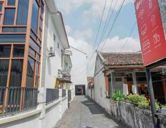 Bangunan 2 RedDoorz near Lippo Mall Yogyakarta