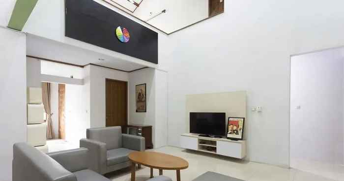 Lobi RedDoorz Plus near Cilandak Town Square 2