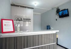 Lobby 5 RedDoorz Syariah near Alun Alun Purwokerto 2