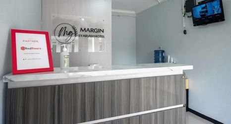 Lobby 2 RedDoorz Syariah near Alun Alun Purwokerto 2