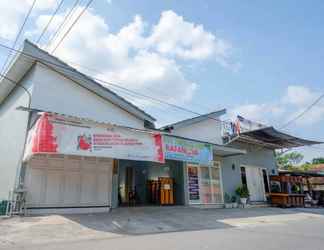 Exterior 2 RedDoorz Syariah near Pasar Godong Grobogan