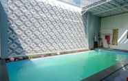 Swimming Pool 2 RedDoorz Syariah near Pasar Godong Grobogan