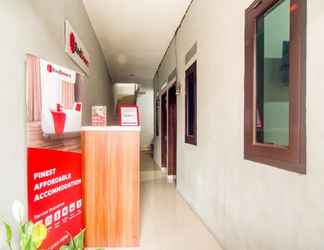 Lobi 2 RedDoorz near Graha Cijantung Mall