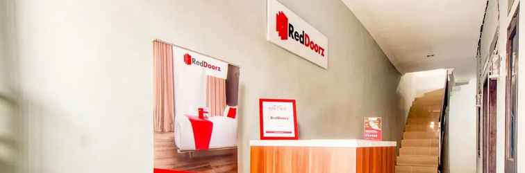 Lobi RedDoorz near Graha Cijantung Mall