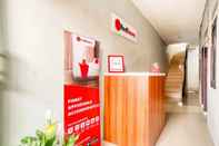 Lobby RedDoorz near Graha Cijantung Mall