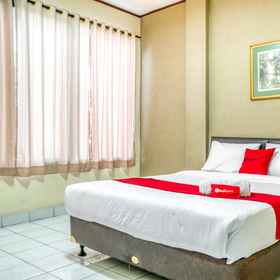 Others 1 RedDoorz near Plaza Senayan, Strong Pilates Gunawarman Hotels