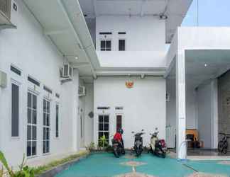 Lobi 2 RedDoorz Syariah near Universitas Slamet Riyadi Solo