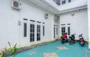 Lobby 3 RedDoorz Syariah near Universitas Slamet Riyadi Solo