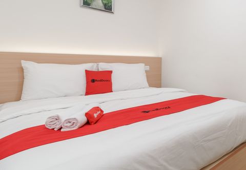 Others RedDoorz near Palembang Airport 1