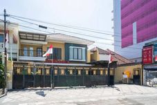 Exterior RedDoorz Syariah near Marvel City Mall 2