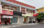 Exterior 7 Urbanview Hotel Telu Wolu Monjali by RedDoorz