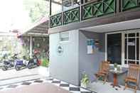 Exterior RedDoorz near Terminal Condong Catur