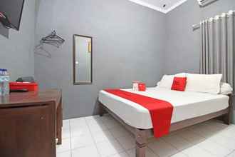 Bedroom 4 RedDoorz near Terminal Condong Catur