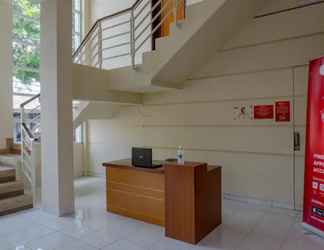 Lobby 2 RedDoorz near Jogja City Mall 4