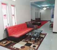 Lobby 4 RedDoorz Syariah near Komplek Candi Arjuna Dieng 2