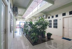 로비 5 RedDoorz Syariah near Terminal Batu Ampar 2