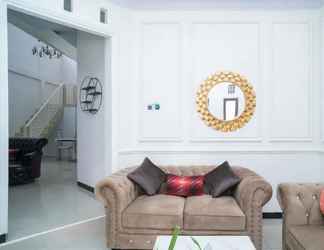 Lobby 2 RedDoorz Syariah near Jalan A Yani KM 8 Citraland