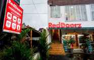 Exterior 5 RedDoorz near Rita Super Mall Purwokerto