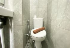 객실 내 욕실 3 Comfortable and Compact Studio Sayana Bekasi Apartment By Travelio