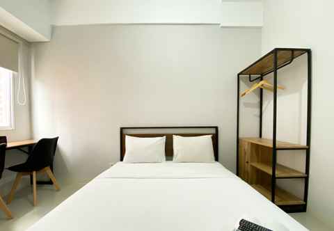 Bedroom Cozy and Chic Studio Apartment at Transpark Juanda Bekasi By Travelio