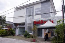 Exterior RedDoorz near GOR Satria Purwokerto
