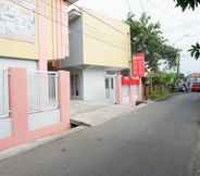 Exterior 4 RedDoorz Syariah near RSUD Margono Purwokerto