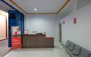 Lobby 5 RedDoorz near GOR Satria 3