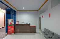 Lobby RedDoorz near GOR Satria 3